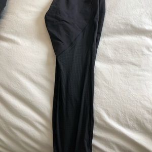 Black Lululemon cropped leggings